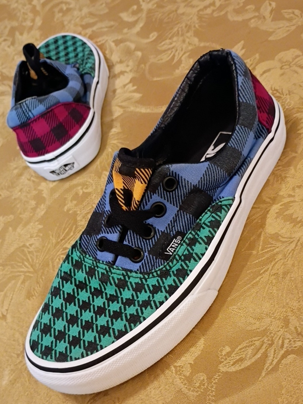 Vans Classic Multi-Color Plaid Low-Top Sneakers Women's 7.0 Men's 5.5